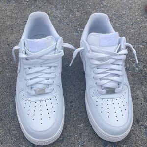 White Nike Air Force 1